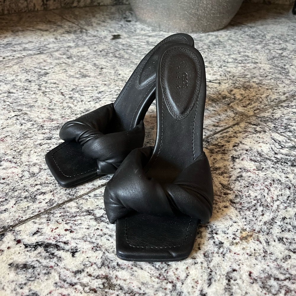 ASOS Black Padded One Strap Mules- Size 8🖤✨